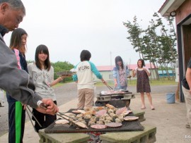 ２日目の夕食は海産物の炭火焼