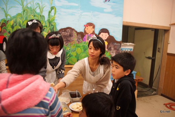 フルーツパフェ新配置になった内田桃子さん