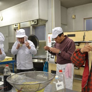 なんといっても多いのは打ち立てを食べる人