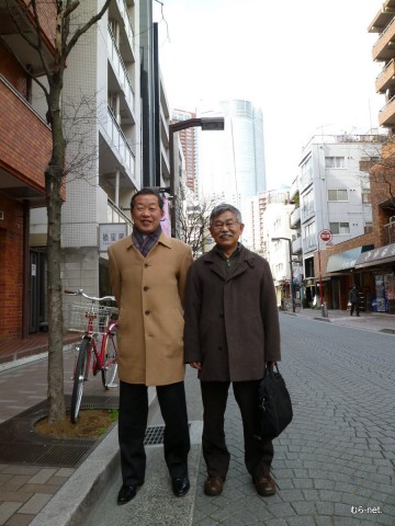 左から宗教学者の島田裕巳さんと、  新刊「ユートピアの模索ーヤマギシ会の到達点」の著者村岡到さん