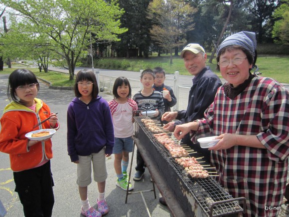 3-2013-04-25 学園野外食 003