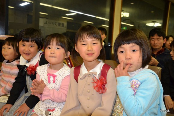 小学新1年生(赤いリボンの子達)