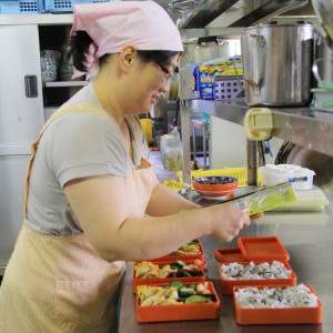 牧草メンバーの弁当作り