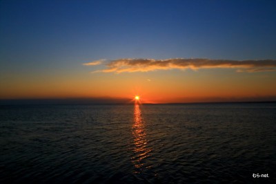 根室海峡の日の出1月２日◆井口義友(別海)