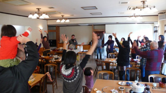 [六川実顕地] 初食にて、上門庄蔵さんから引き継いだ三代目上門孝年さんのはれはれ三唱