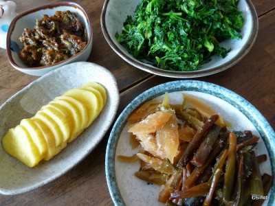 蕗の薹味噌・アイヌ葱とウドの漬物・クレソンの浸し・いぶりがっこ（すべて自家製）