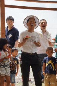 スイカ種飛ばし大会スタート