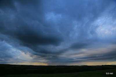 まきばの雨雲