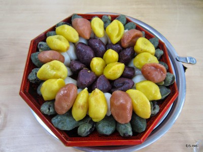 韓国伝統のお菓子、松餅（ソンピョン）です。手作りです