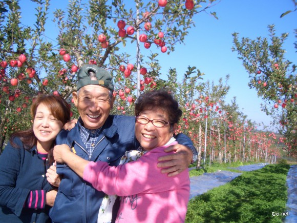 社員の果樹耕平さん、事務恵美子さんです。