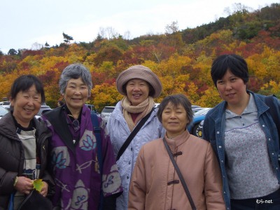 山も紅葉、頭も高揚。恐るべし中高年パワー！◆永旗ひろ子(雄物川)