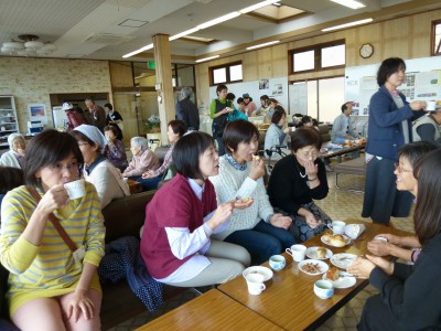 16日昼食後ロビーで歓談