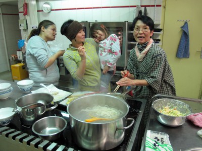 冷凍さぬきうどんの日、鹿野ゆきさんがカリーナを連れて遊びにきました