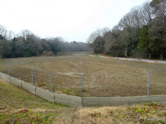 （今は鹿・イノシシ対策のため塀で広場が囲われています。）