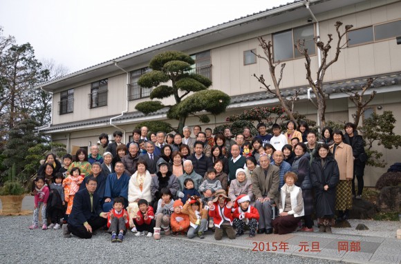 元旦の岡部は普段の倍以上の人達で賑わっています