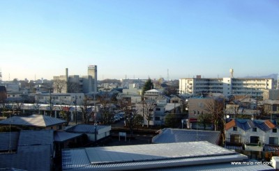 近隣には住宅がいっぱい（生活館屋上から）