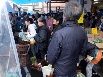 開店1時間でレジは大行列