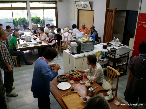 船南実顕地愛和館で(1班)