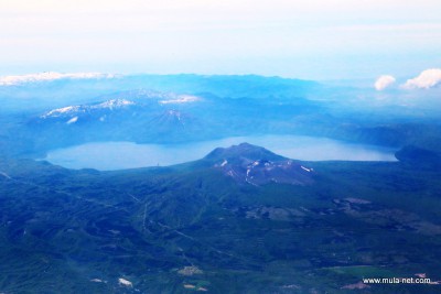 樽前山、風不死岳、支笏湖の奥は恵庭岳