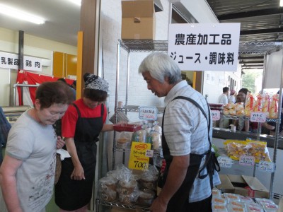 実際味噌の試食してもらったら、完売!!