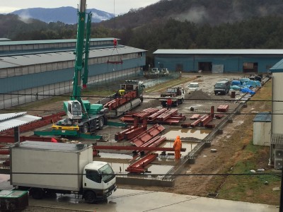 鉄骨が搬入され建て方開始