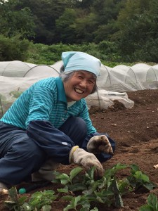 奥村節子さん(84歳)
洗濯物たたみと供給をしています。大事な戦力です。