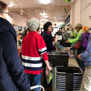 ファーム町田店12月の大市のひとコマ
朝から寒く人出が少ないな～とゆっくり思ってたら、人の波がどどーって