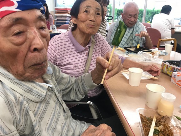 高橋初太郎さん。特養の秋まつりです。