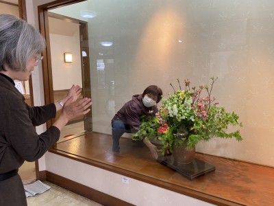 文化展の生花。内部川の礼子さんの作品です。