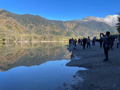 ロケーション最高!奥の頂きは…奥穂高…。 3190m登れば、人生が代わる場所らしいです。