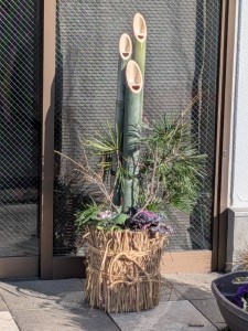 玄関の門松は今年も志方さんが作りました。