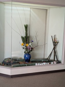 玄関ホールと２階のロビー前の飾りは和子さんが。