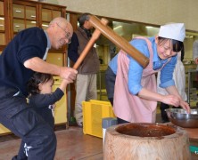 新春ふるさと村を開催【岡部】