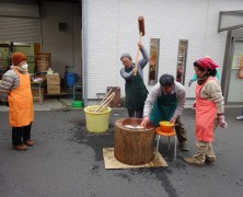 餅つきと新春出発研